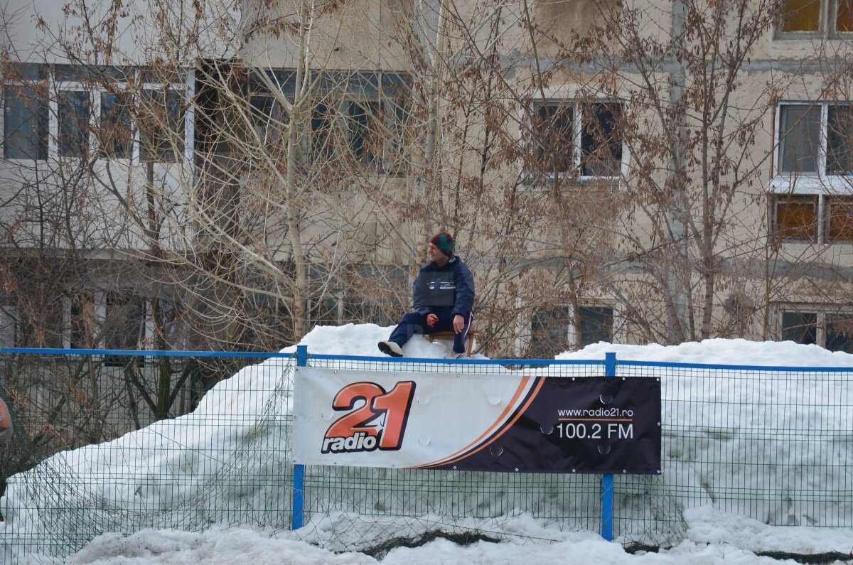 FOTO I-au bătut cu Măciuca! Damila Măciuca a cîştigat "meciul secolului" în Colentina :D