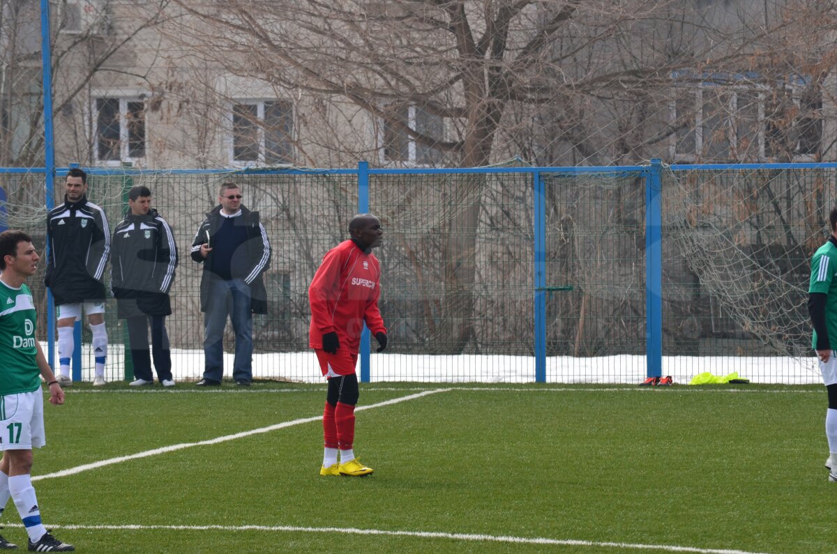 FOTO I-au bătut cu Măciuca! Damila Măciuca a cîştigat "meciul secolului" în Colentina :D