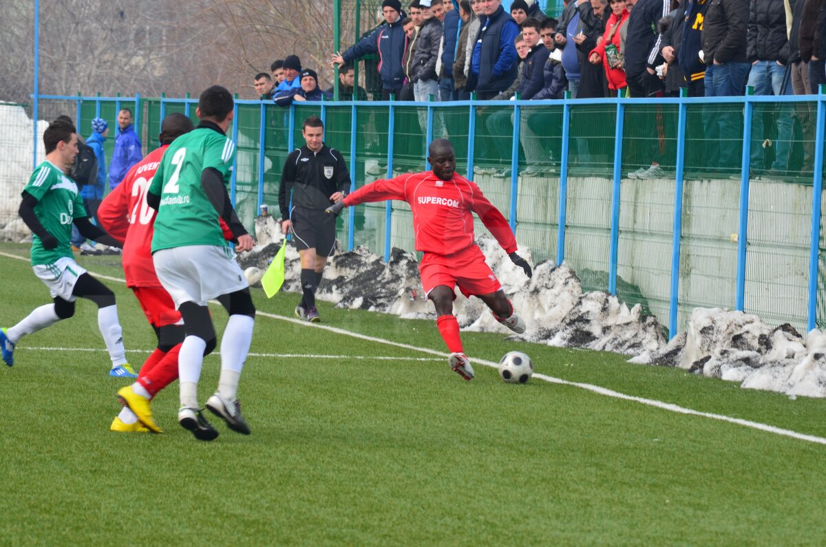 FOTO I-au bătut cu Măciuca! Damila Măciuca a cîştigat "meciul secolului" în Colentina :D