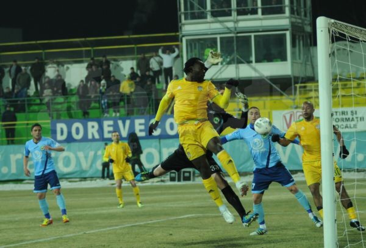 FOTO Vaslui cîştigă fără emoţii cu 4-0 în faţa Chiajnei, profitînd de gafele uluitoare ale portarului Baruch