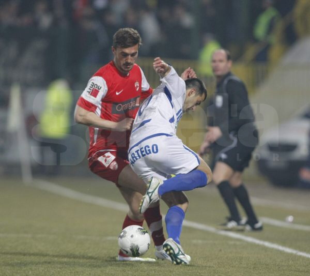 VIDEO + FOTO Pandurii lui Grigoraş nu îi lasă pe "cîini" să zburde » Dinamo nu profită de remiza CFR-ului