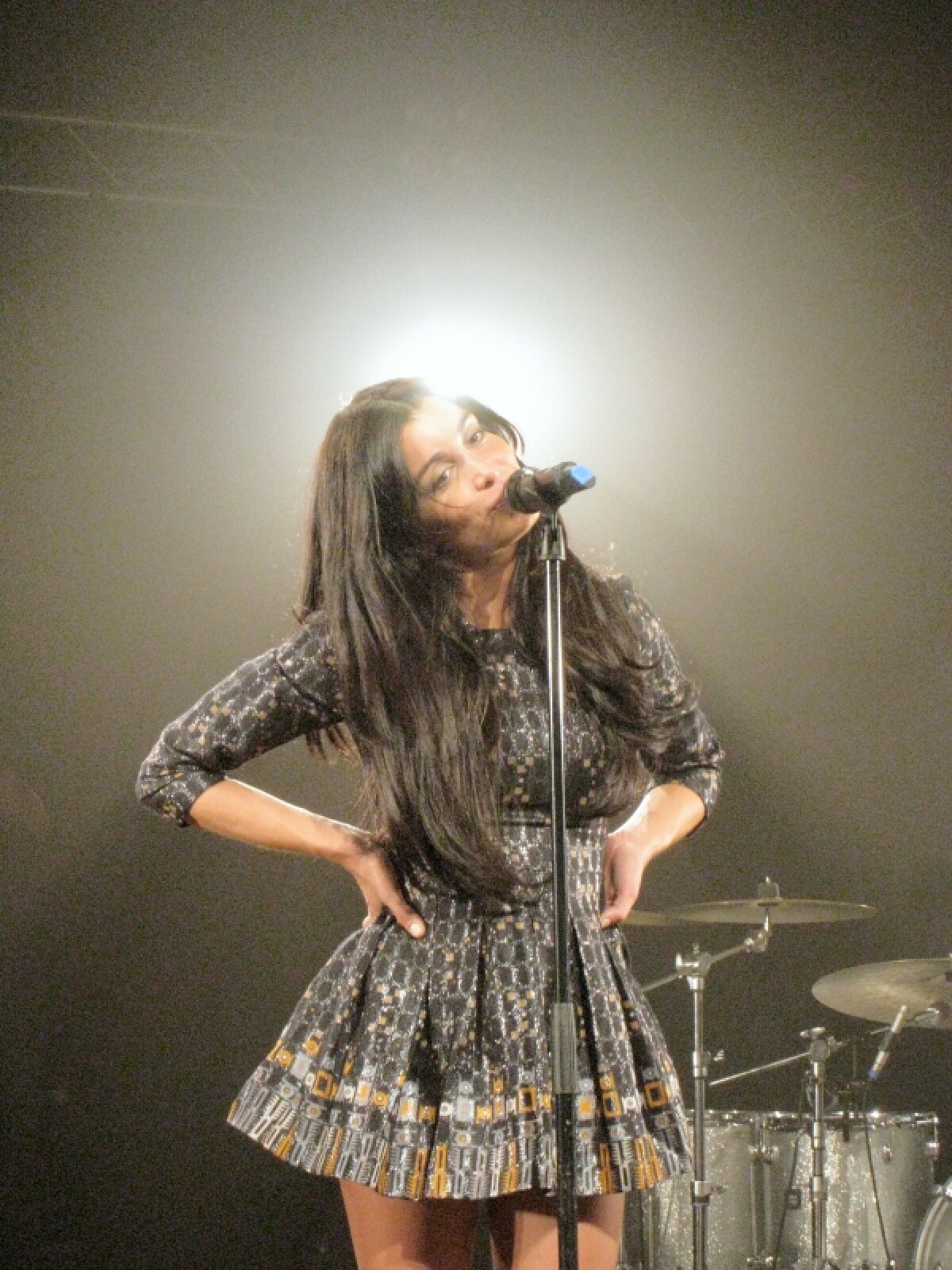 FOTO Benzema nu mai e singur. O cîntăreaţă a pus mîna pe el