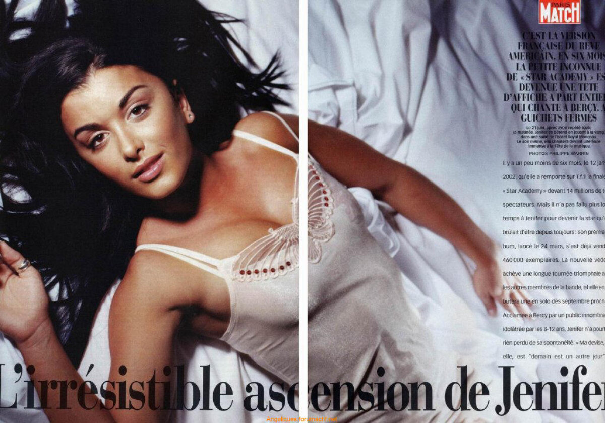 FOTO Benzema nu mai e singur. O cîntăreaţă a pus mîna pe el