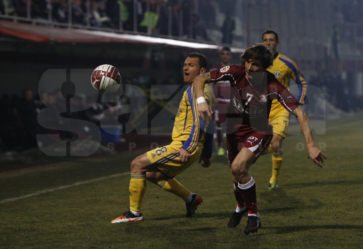 FOTO Rapid învinge Petrolul cu 2-0 şi revine la 3 puncte de Dinamo