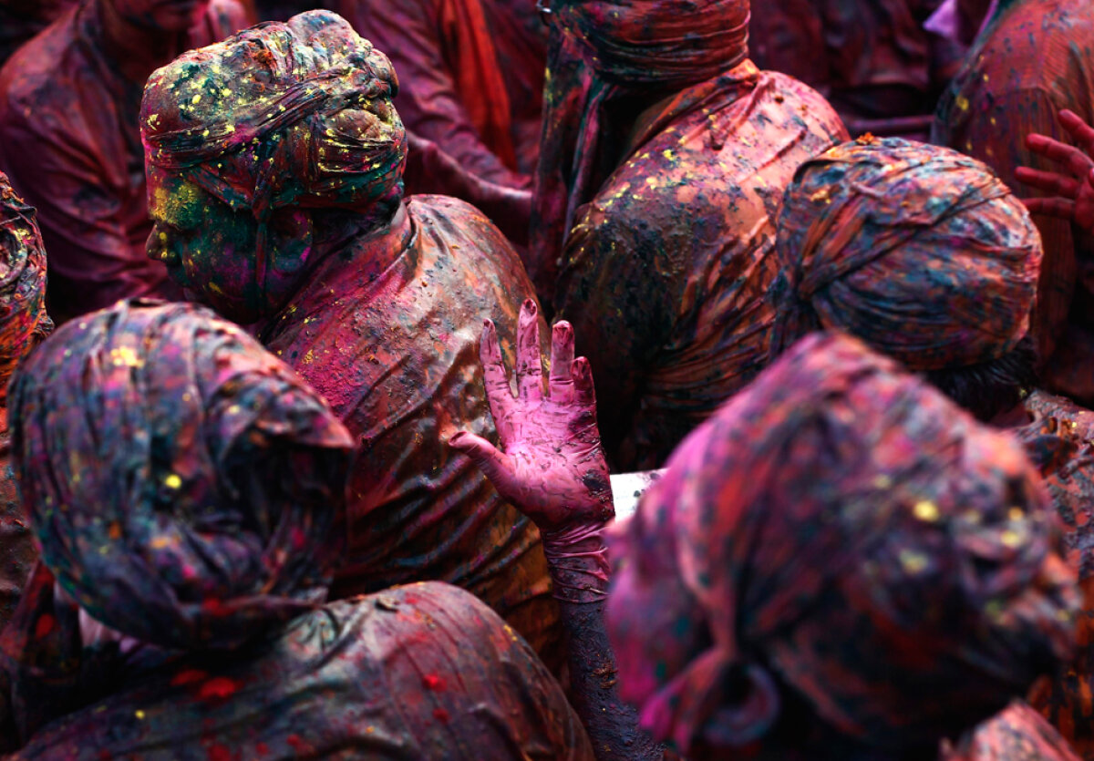 O primăvară colorată! Unul dintre cele mai tari festivaluri din lume în imagini incredibile