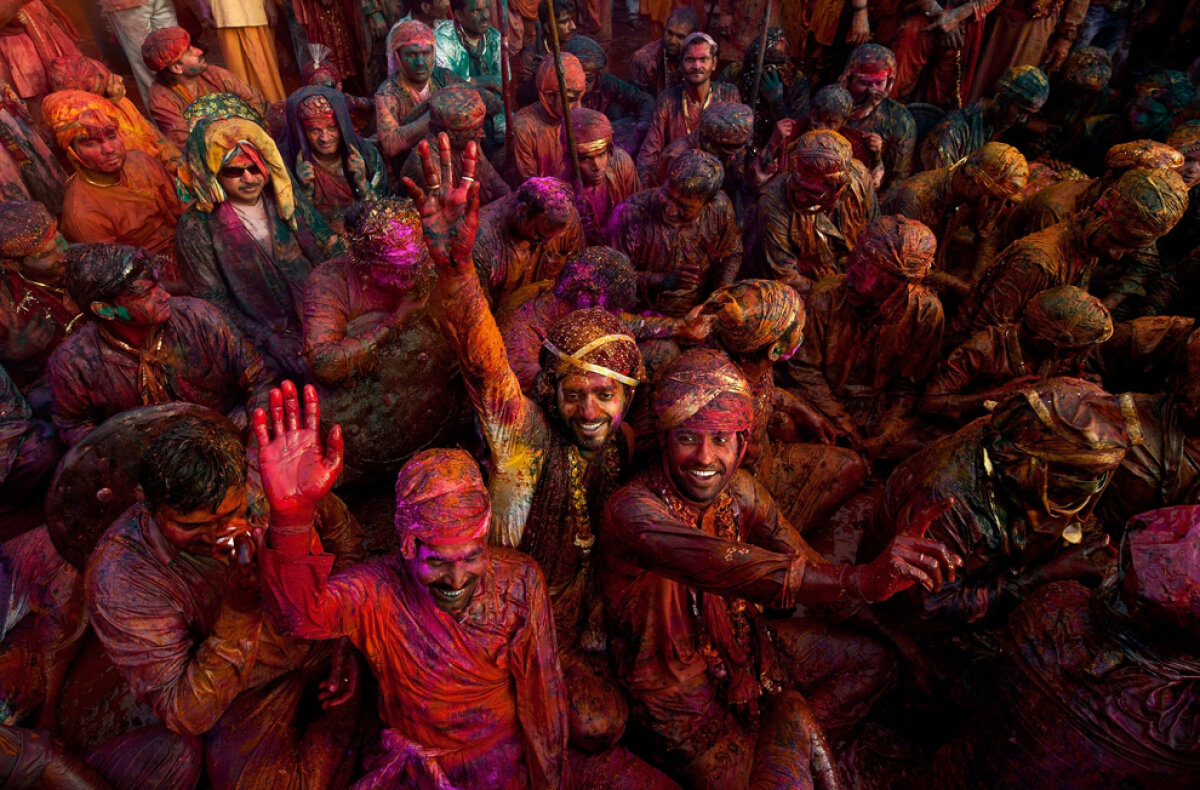 O primăvară colorată! Unul dintre cele mai tari festivaluri din lume în imagini incredibile
