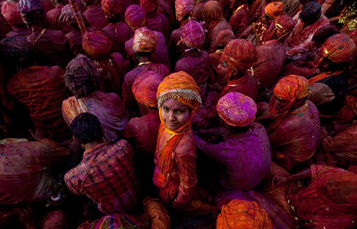O primăvară colorată! Unul dintre cele mai tari festivaluri din lume în imagini incredibile