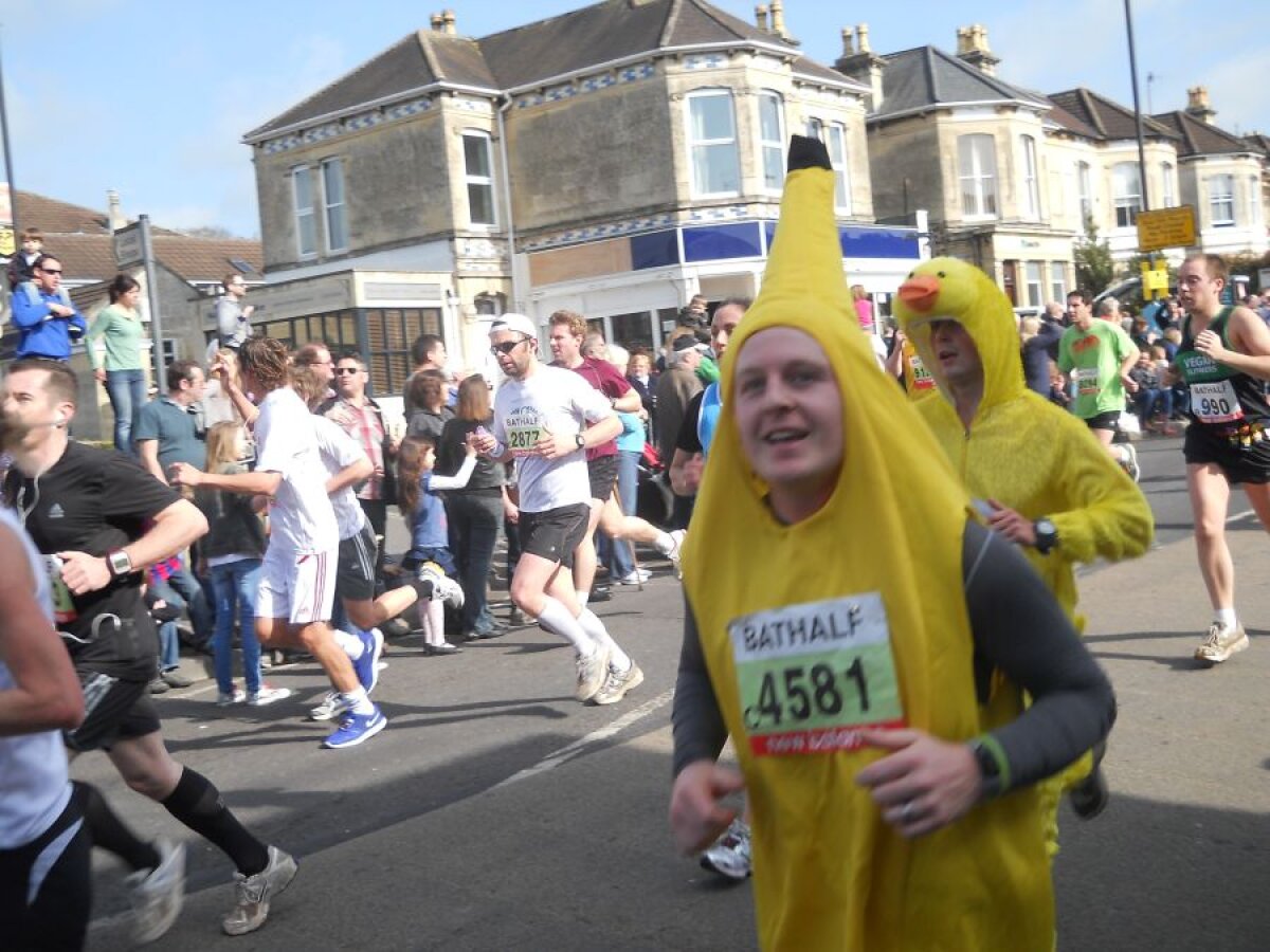FOTO Campania "Mitică la brutărie", acum şi în Anglia :) » Englezii se întreabă "Who is Mitică?!"