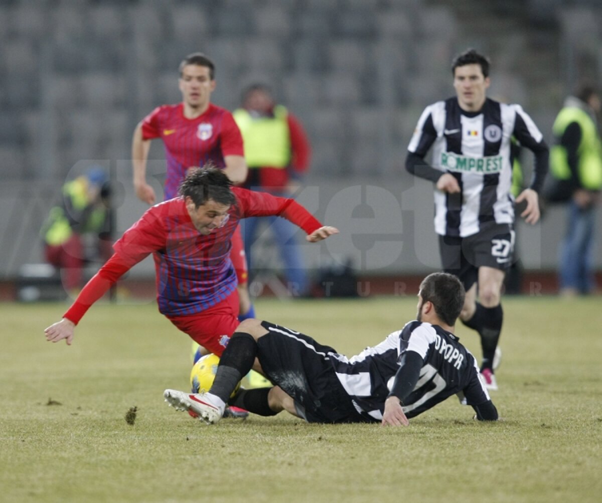 FOTO & VIDEO » Rusescu aduce a doua victorie pentru Steaua, care e la 6 puncte în spatele lui Dinamo