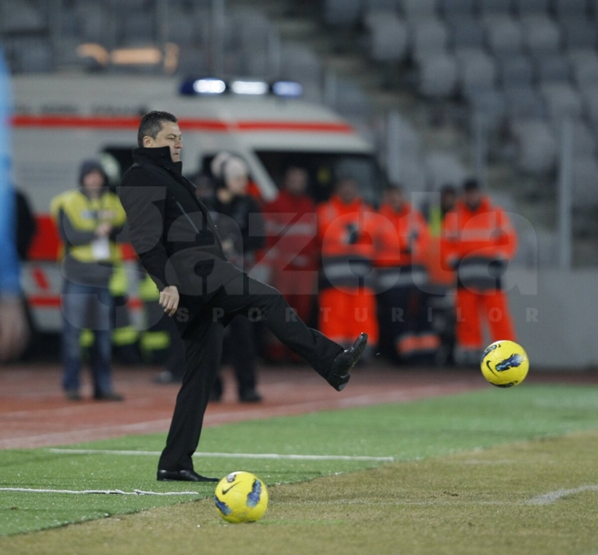 FOTO & VIDEO » Rusescu aduce a doua victorie pentru Steaua, care e la 6 puncte în spatele lui Dinamo