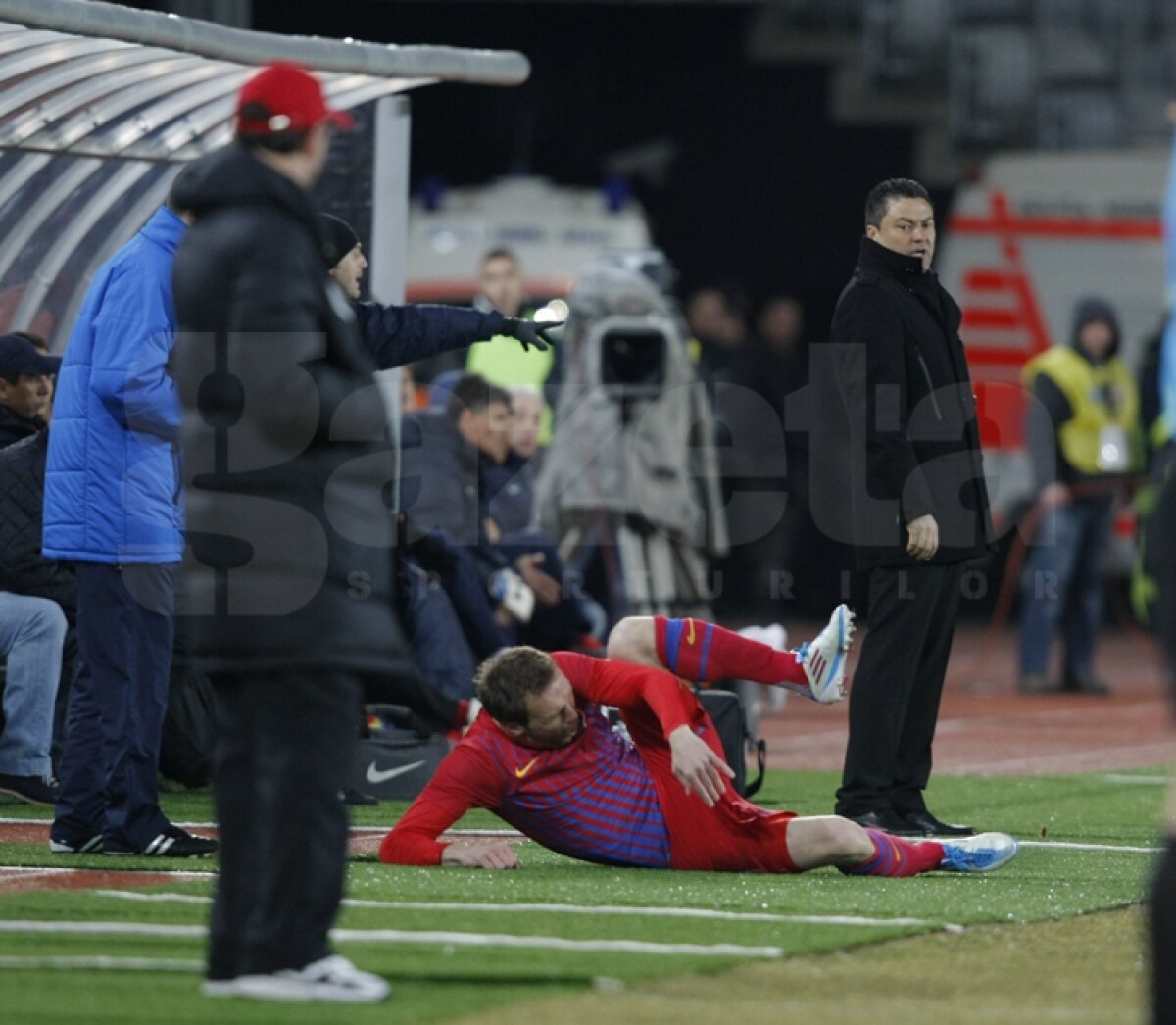 FOTO Blestemul fundaşului dreapta » În 20 de minute, doi "rupţi" la Steaua!