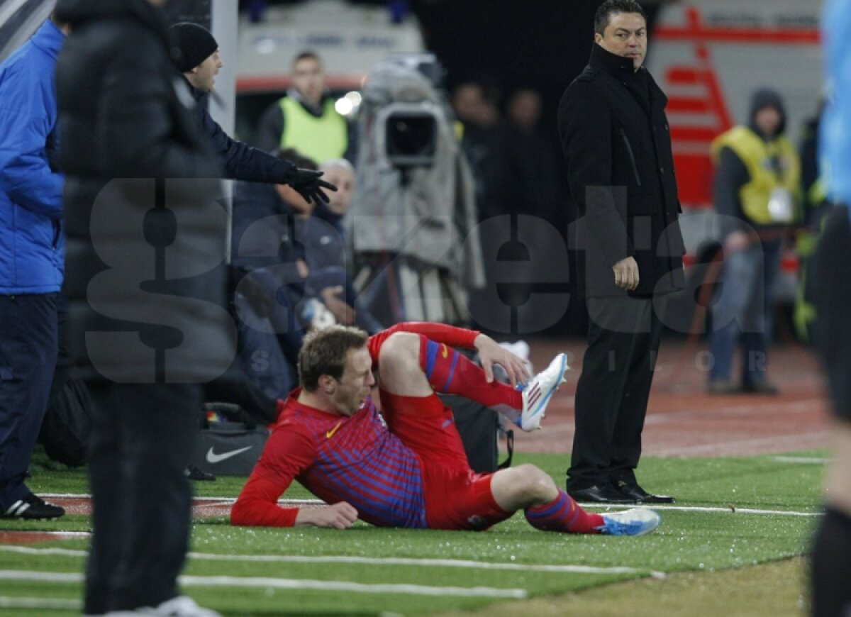 FOTO Blestemul fundaşului dreapta » În 20 de minute, doi "rupţi" la Steaua!
