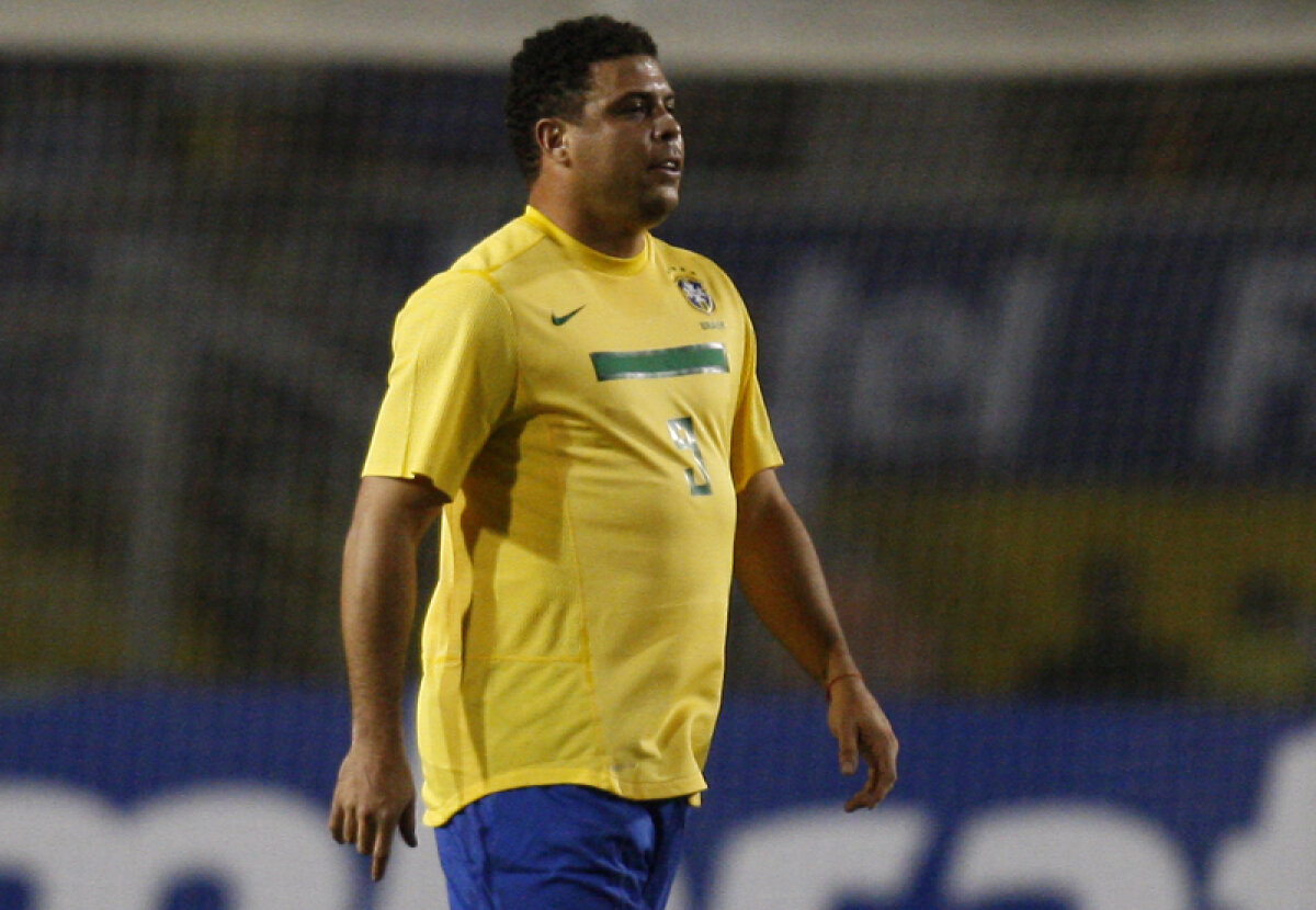 FOTO INEDIT S-au pus cu burta pe gol » Zicu, printre graşii fotbalului