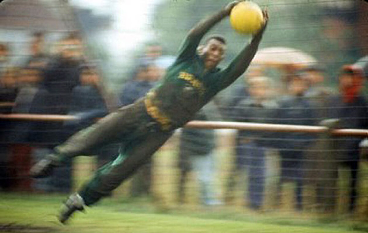 FOTO Zborul spre perfecţiune » Messi ar putea fi şi cel mai bun portar!