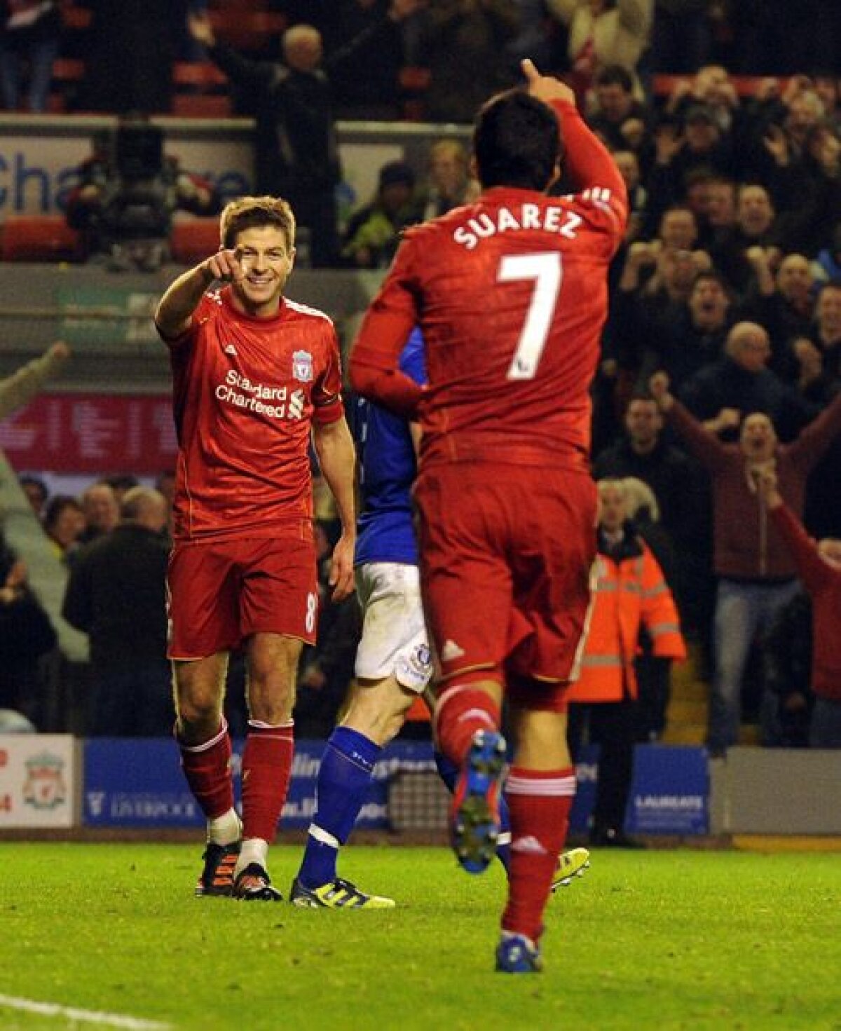 VIDEO şi FOTO » Captain FANTASTIC! Hat-trick Gerrard în Liverpool-Everton 3-0. Declaraţia de dragoste a lui Dalglish :)