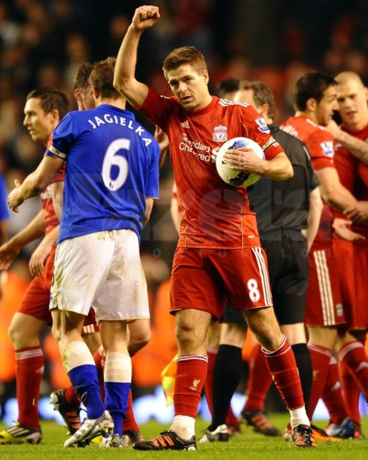VIDEO şi FOTO » Captain FANTASTIC! Hat-trick Gerrard în Liverpool-Everton 3-0. Declaraţia de dragoste a lui Dalglish :)
