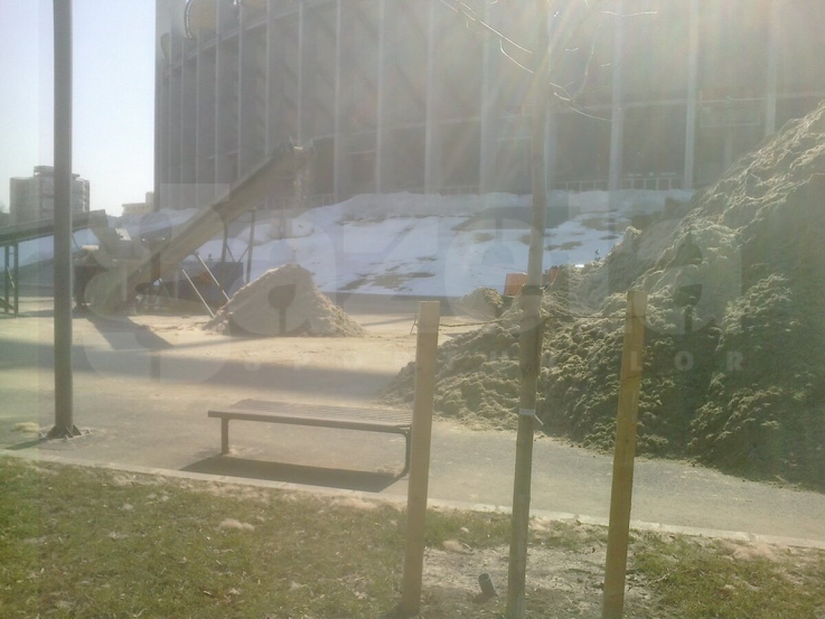 FOTO Arena Naţională se pregăteşte de finală » A venit gazonul de 1 milion de euro