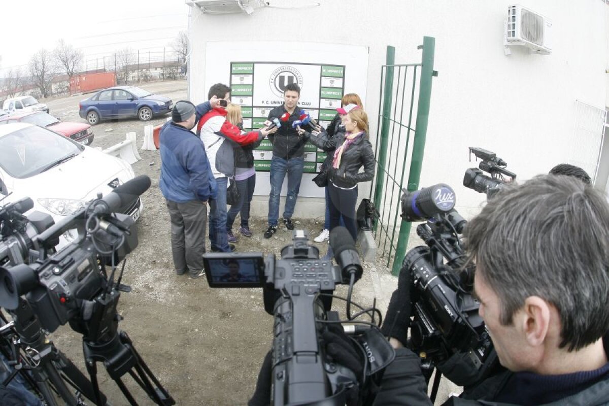 FOTO Ionuţ Badea şi staff-ul său ŞI-AU DAT DEMISIA de la U Cluj! Antrenorul interimar e ales dintre jucători