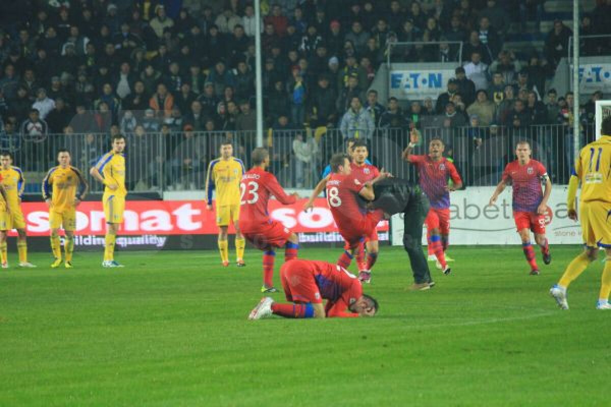 Stadioanele atrag suporterii, autorităţile locale distrug jucătorii! » Patru jucători s-au accidentat grav pe noile arene