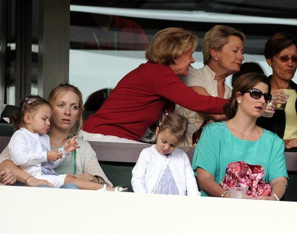 FOTO » Sub privirile atente ale gemenelor sale, Roger Federer s-a calificat în sferturile de la Indian Wells