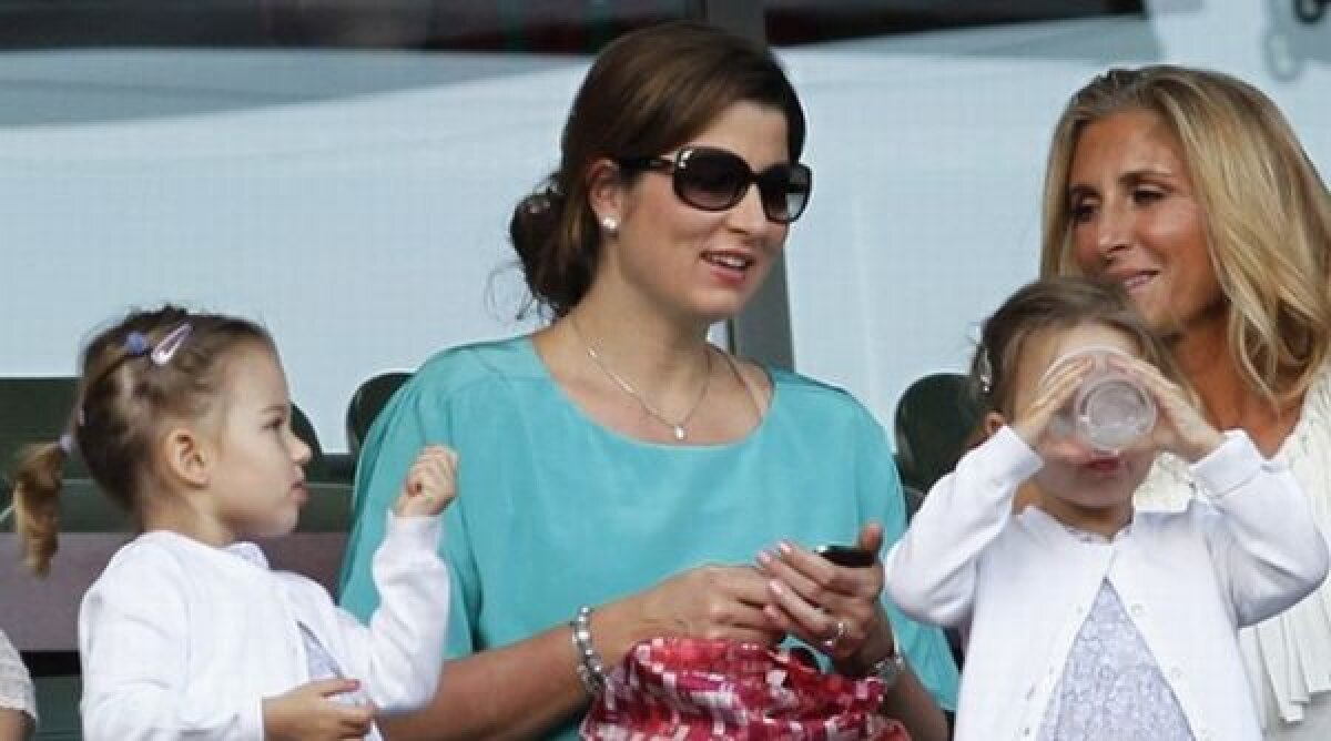 FOTO » Sub privirile atente ale gemenelor sale, Roger Federer s-a calificat în sferturile de la Indian Wells