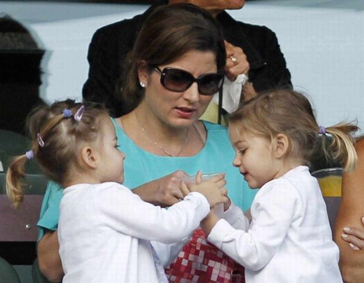 FOTO » Sub privirile atente ale gemenelor sale, Roger Federer s-a calificat în sferturile de la Indian Wells