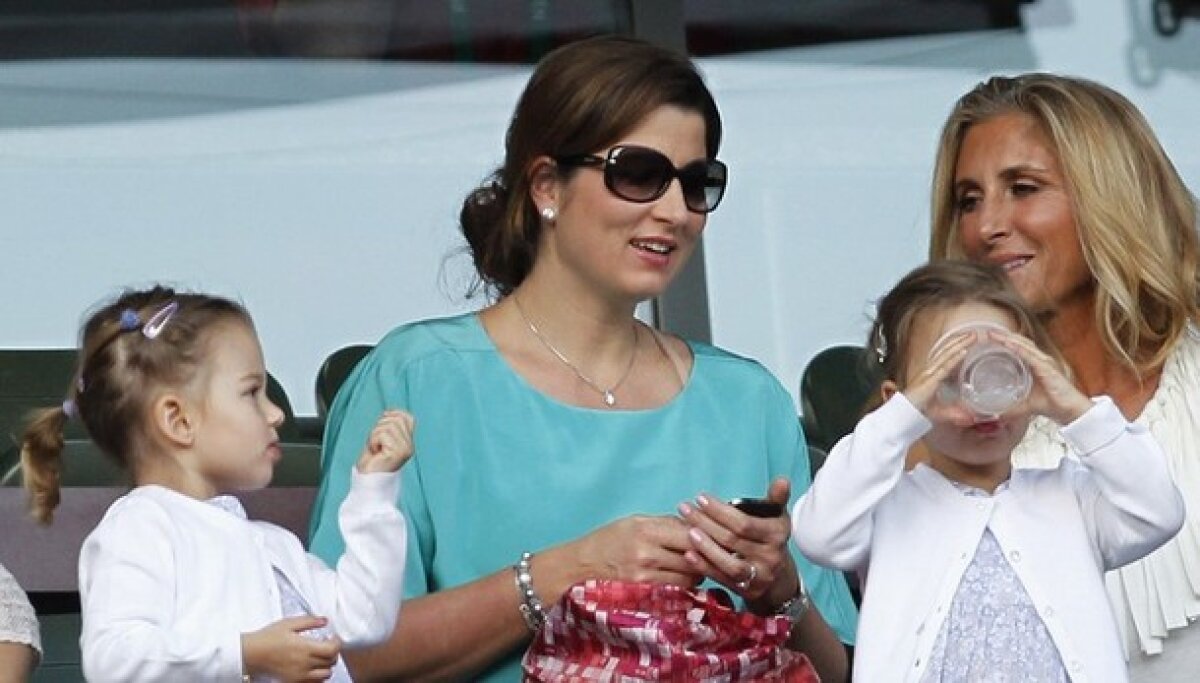 FOTO » Sub privirile atente ale gemenelor sale, Roger Federer s-a calificat în sferturile de la Indian Wells