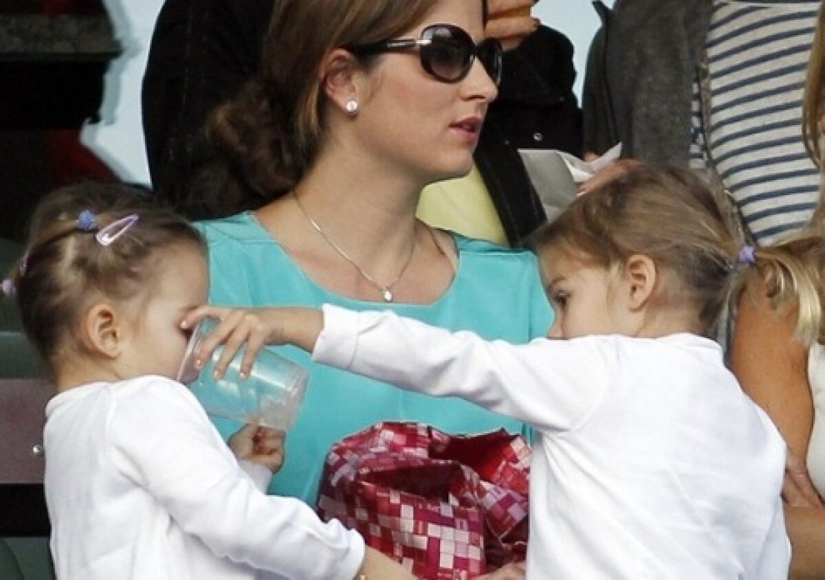 FOTO » Sub privirile atente ale gemenelor sale, Roger Federer s-a calificat în sferturile de la Indian Wells