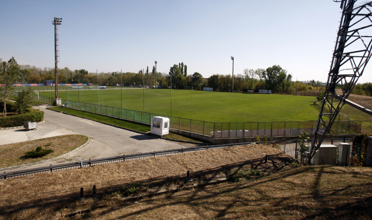 Cel mai bun gazon din Liga 1 » Steliştii au rămas mască ieri cînd au inspectat stadionul Ghencea