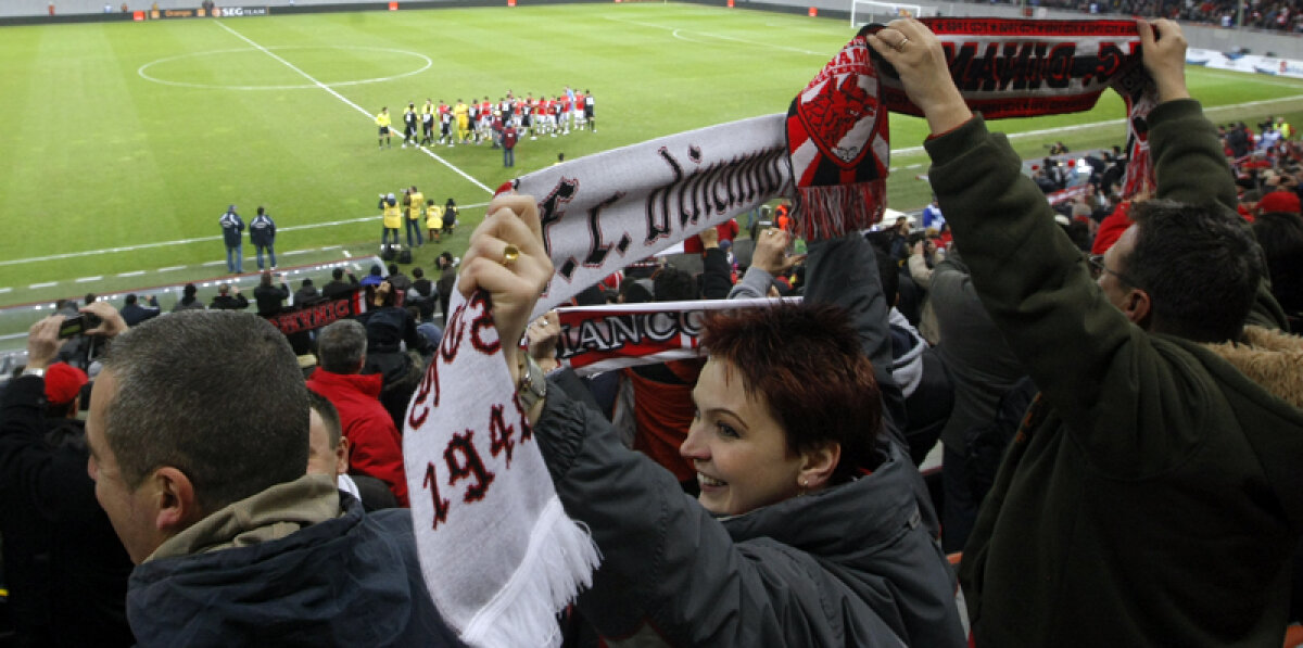 FOTO&VIDEO Se aude iar ecoul în Ştefan cel Mare » Doar 400 de bilete vîndute pentru meciul Dinamo-Sportul