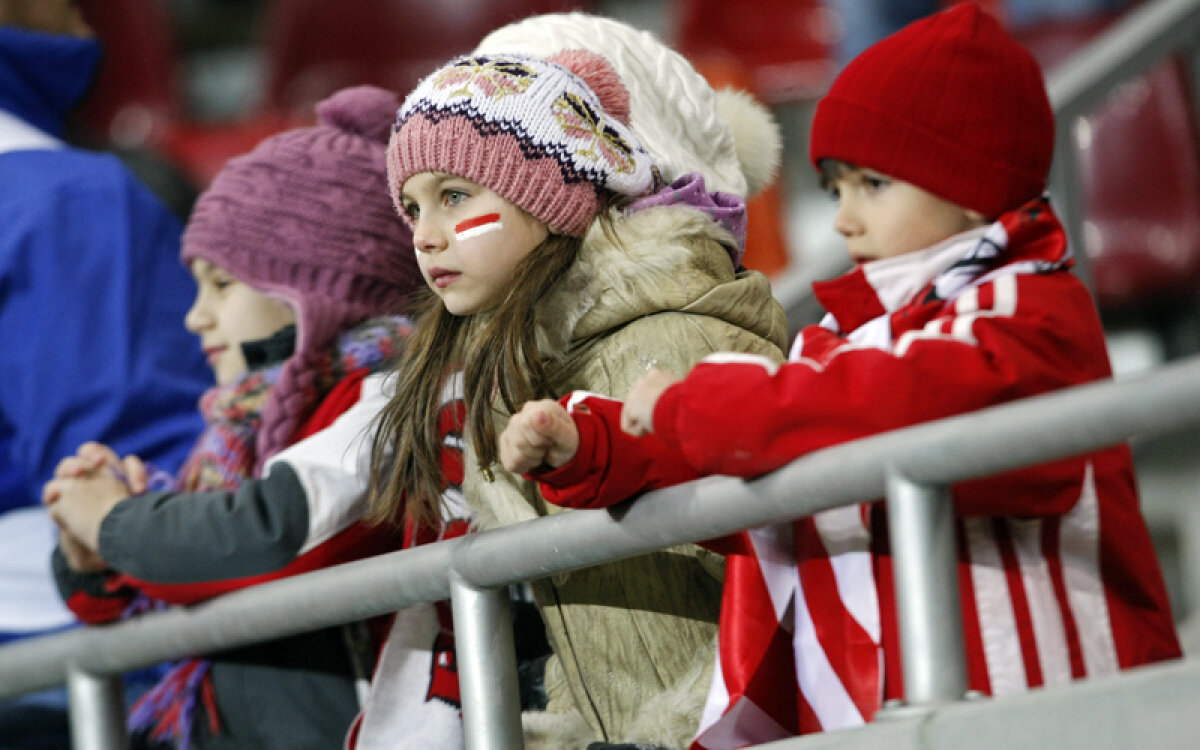 FOTO&VIDEO Se aude iar ecoul în Ştefan cel Mare » Doar 400 de bilete vîndute pentru meciul Dinamo-Sportul