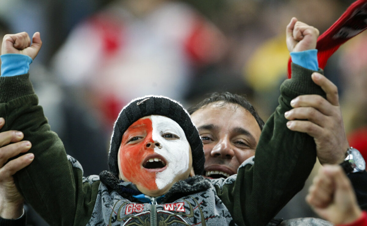 FOTO&VIDEO Se aude iar ecoul în Ştefan cel Mare » Doar 400 de bilete vîndute pentru meciul Dinamo-Sportul