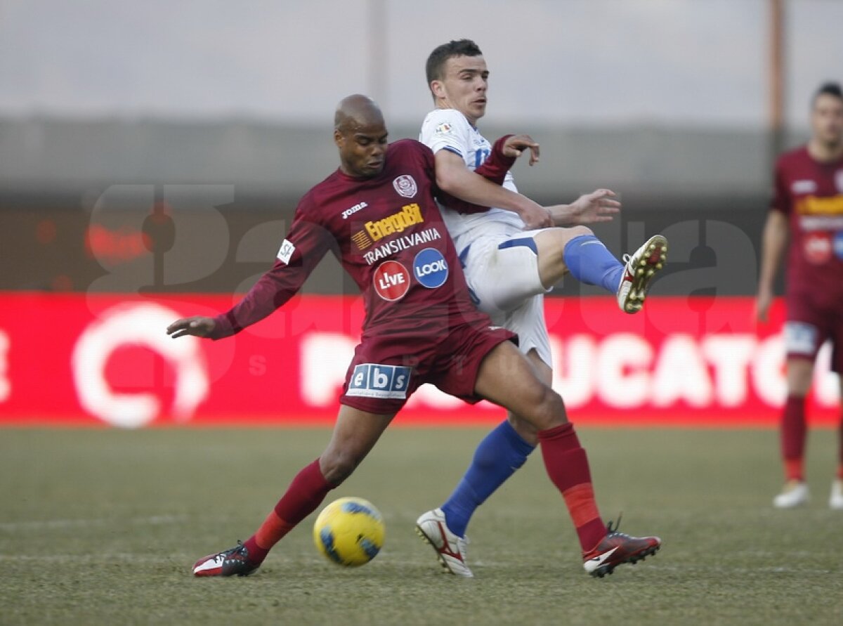 VIDEO CFR Cluj a învins Pandurii, 2-0, şi s-a instalat pe primul loc