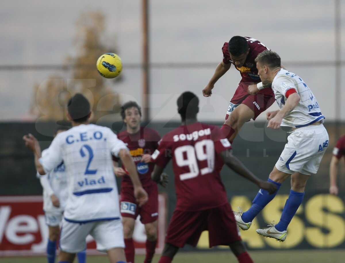 VIDEO CFR Cluj a învins Pandurii, 2-0, şi s-a instalat pe primul loc