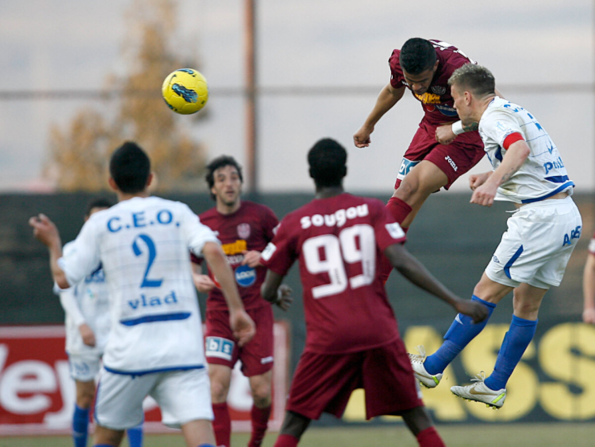 VIDEO CFR Cluj a învins Pandurii, 2-0, şi s-a instalat pe primul loc