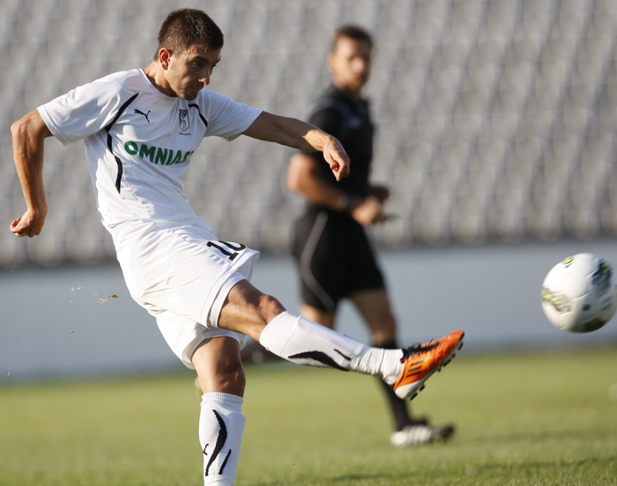 "Cîinii" au pierdut ruşinos şi au picat pe 2 » Dinamo - Sportul 1-3