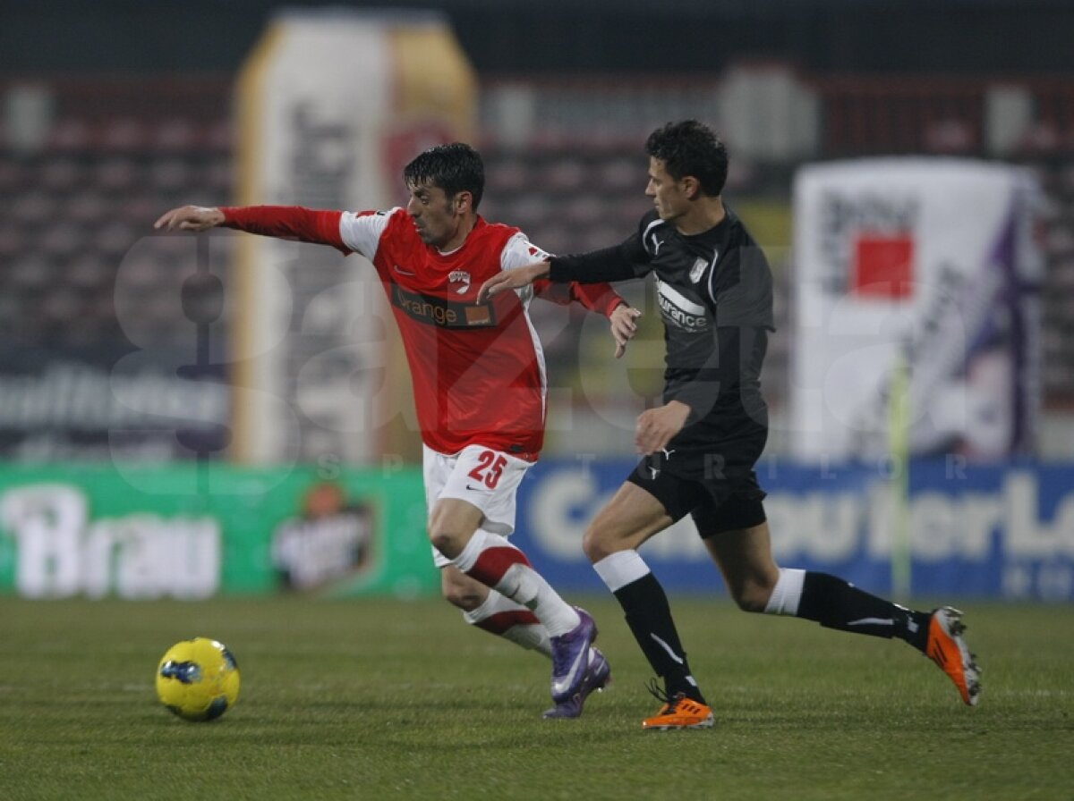 "Cîinii" au pierdut ruşinos şi au picat pe 2 » Dinamo - Sportul 1-3