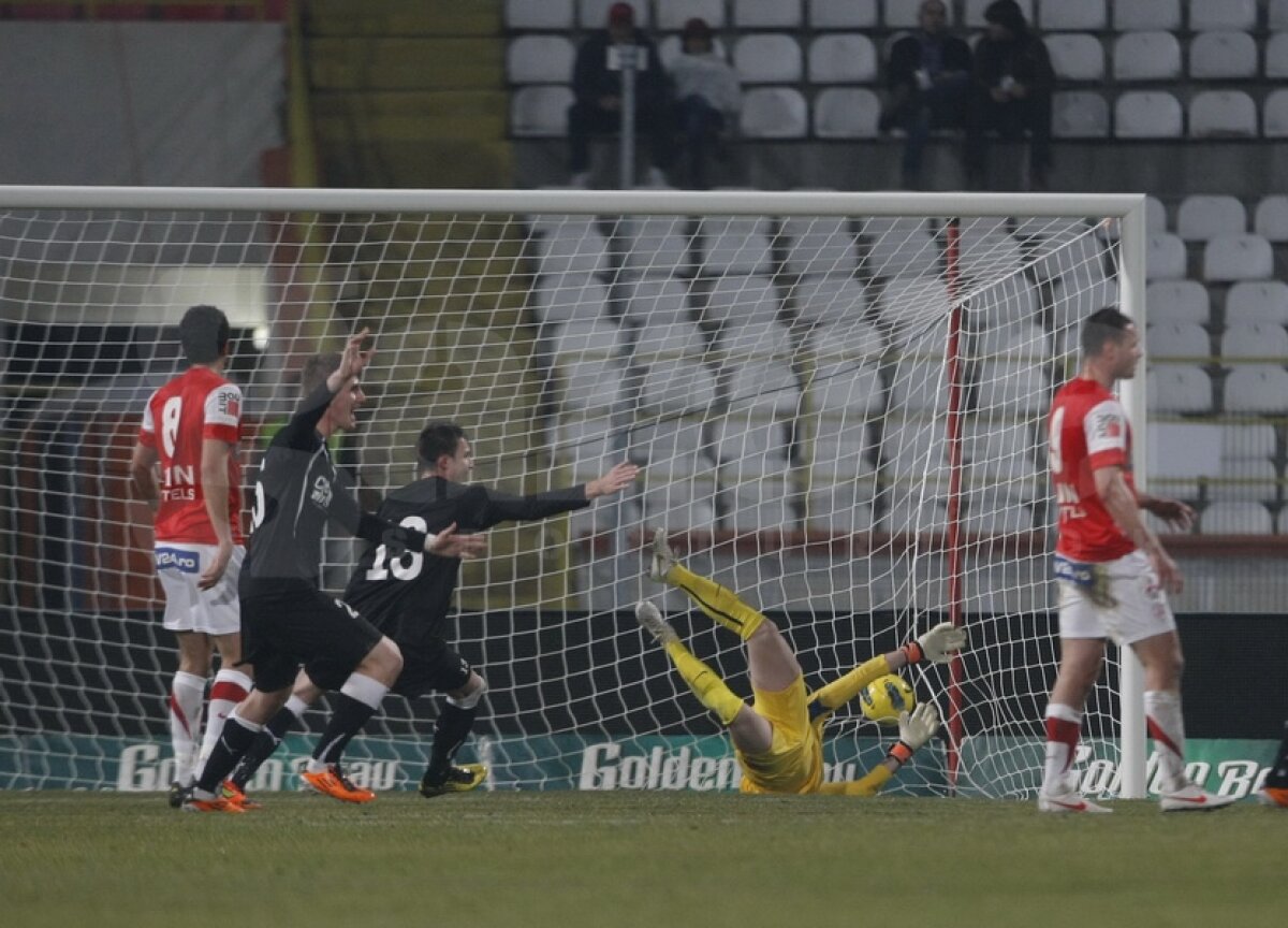 "Cîinii" au pierdut ruşinos şi au picat pe 2 » Dinamo - Sportul 1-3