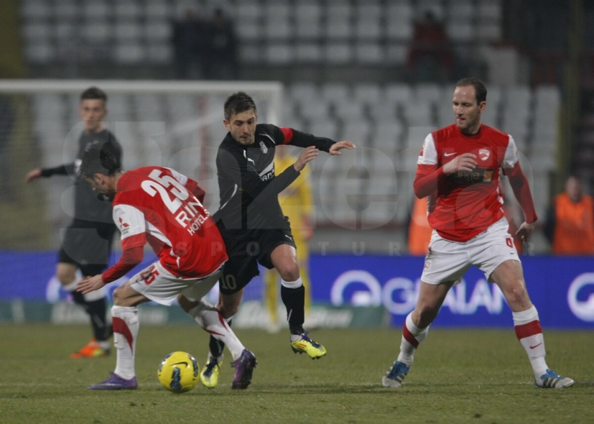 "Cîinii" au pierdut ruşinos şi au picat pe 2 » Dinamo - Sportul 1-3