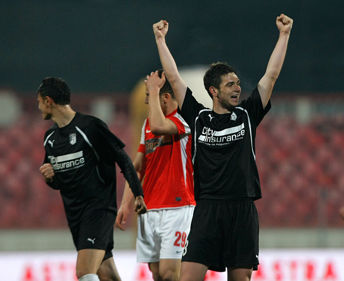 "Cîinii" au pierdut ruşinos şi au picat pe 2 » Dinamo - Sportul 1-3