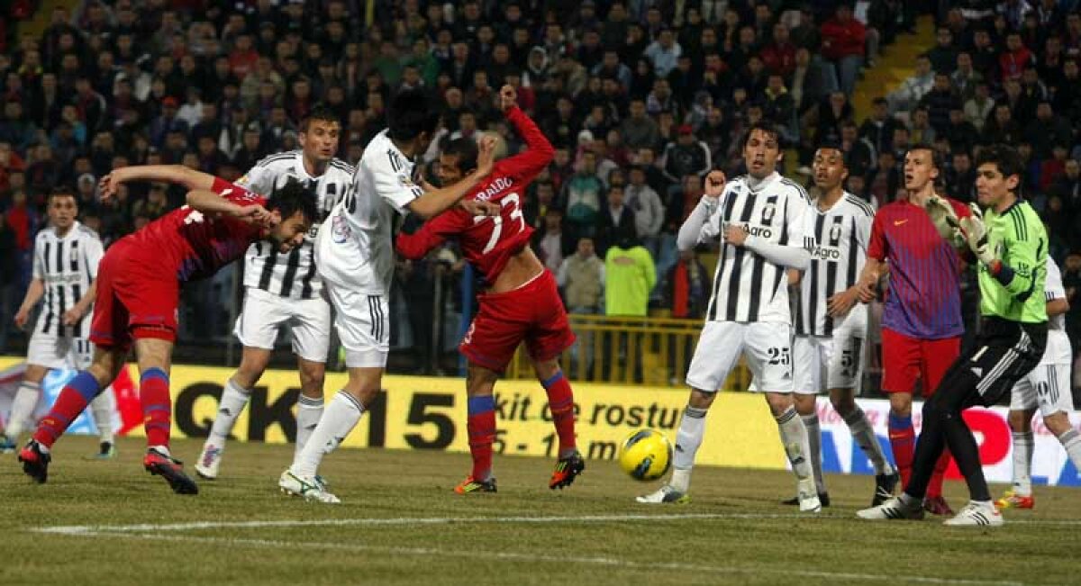 VIDEO Cronica meciului Steaua - Astra 2-1 » Raul şi Paul, armele din Templu