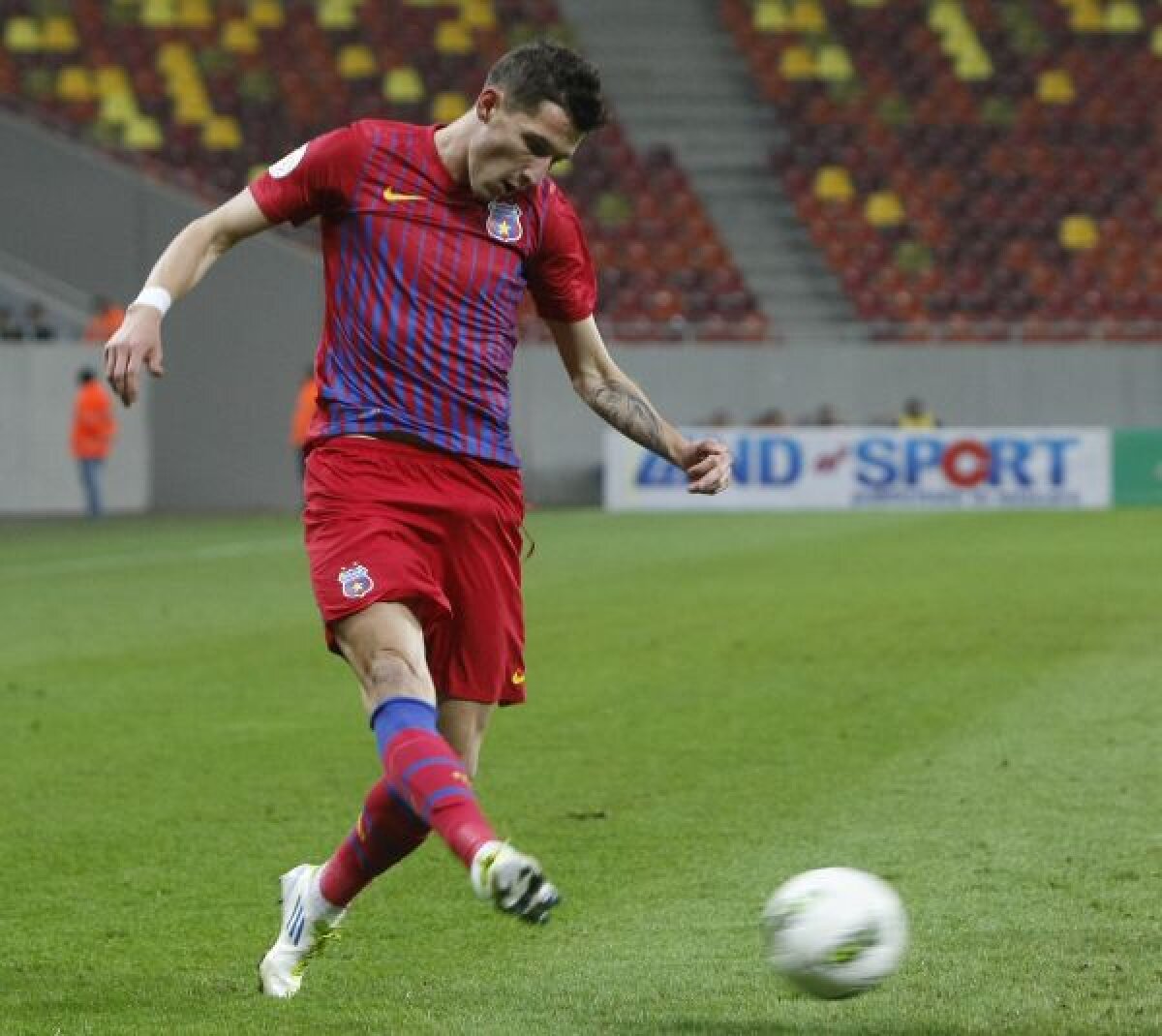 Primă de tatuaj » Tănase şi-a afişat la meciul cu Astra noua operă