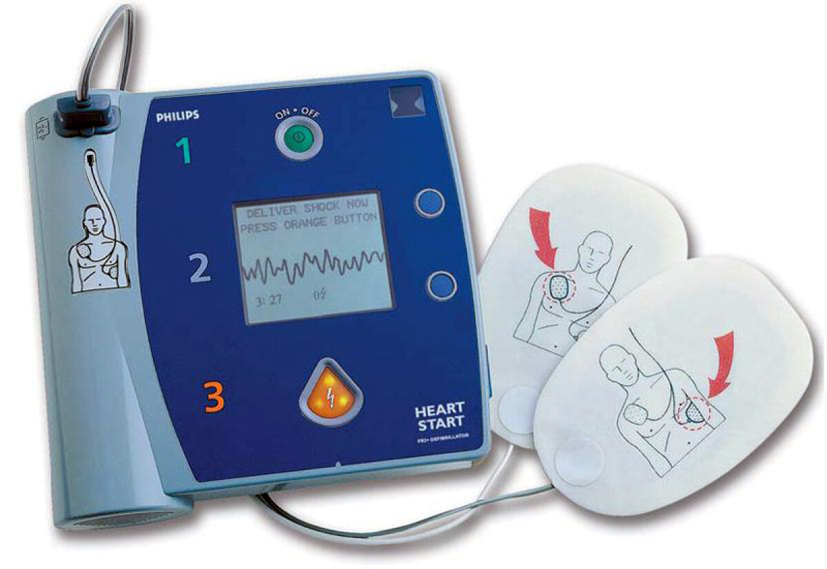 Infarctul suferit de Muamba pe teren forţează introducerea defibrilatorului în manualul de licenţiere