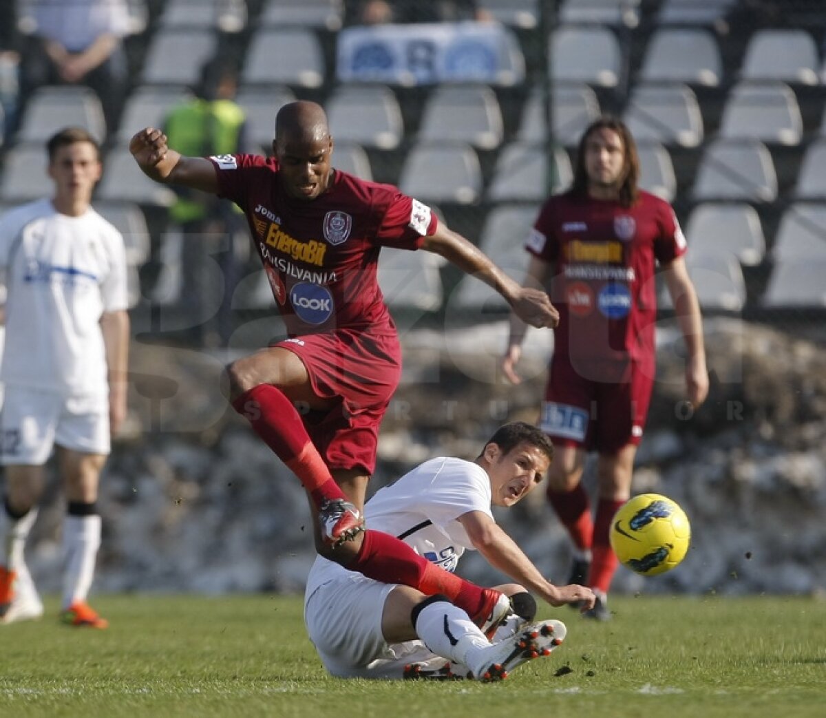 CFR Cluj s-a împiedicat în Regie şi poate fi egalată de Dinamo