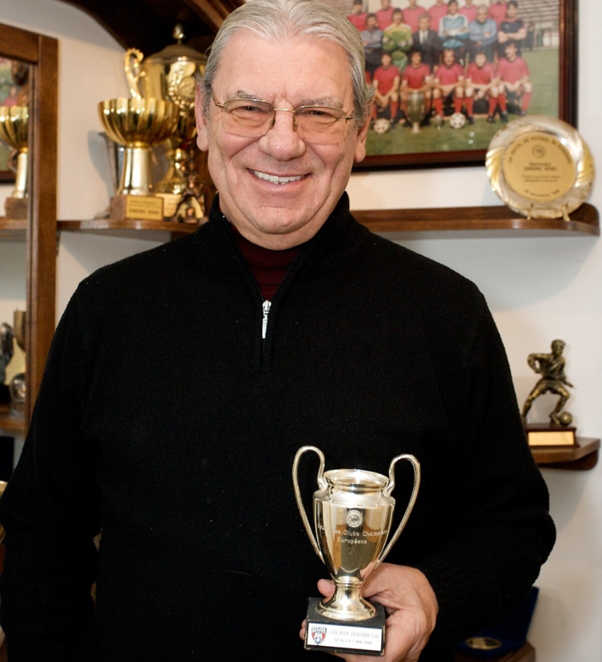 La mulţi ani, nea Imi! Emeric Ienei la 75 de ani: "Mă simt foarte bine. Mai ales cînd stau în fotoliu" :D