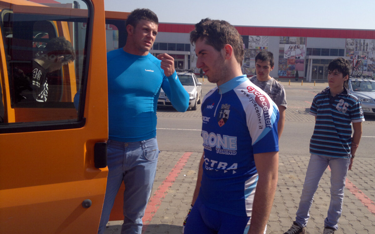 Întîmplări incredibile la o cursă din România » Un arbitru l-a atacat cu un aparat electroşoc pe liderul plutonului de ciclişti!