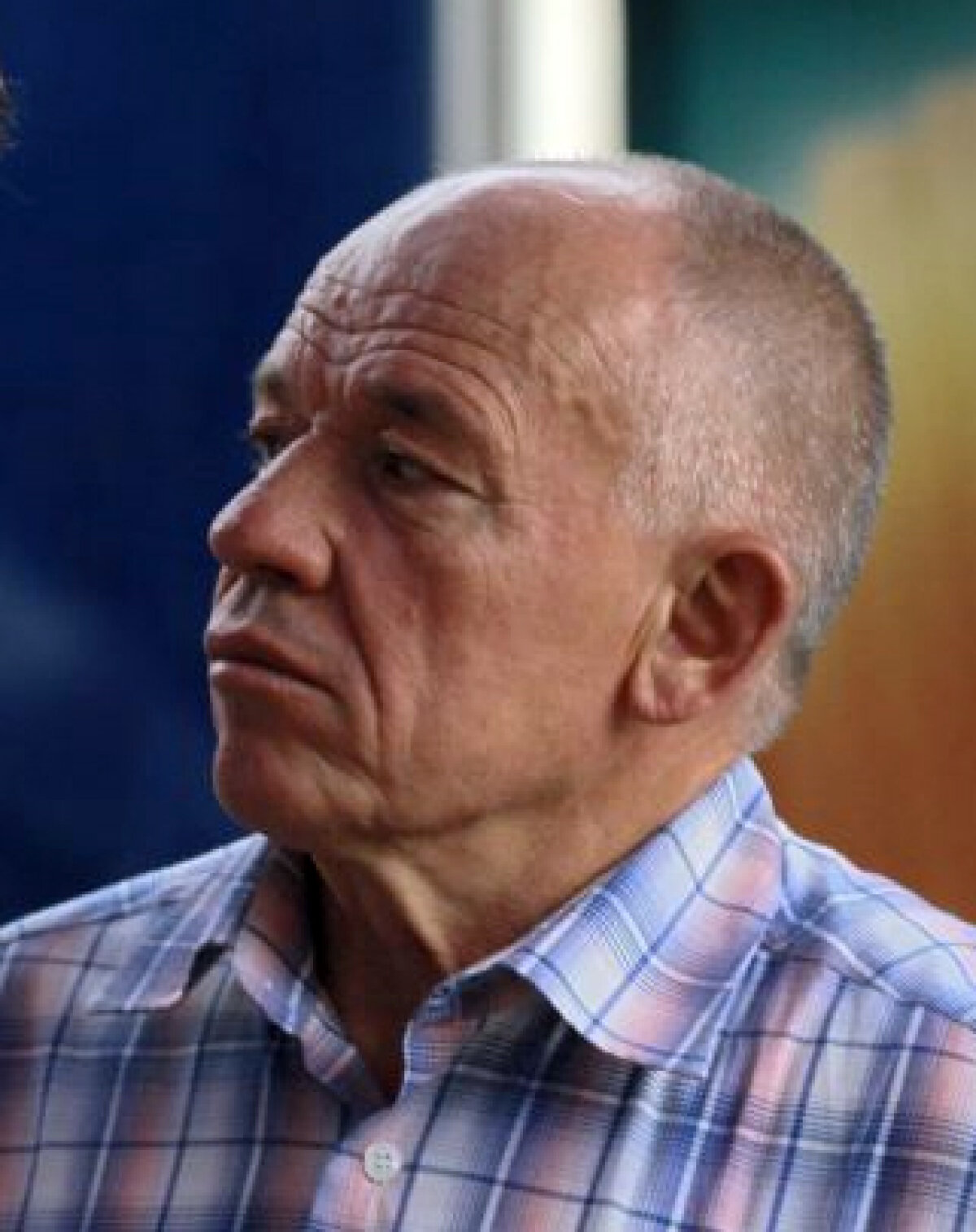 Întîmplări incredibile la o cursă din România » Un arbitru l-a atacat cu un aparat electroşoc pe liderul plutonului de ciclişti!