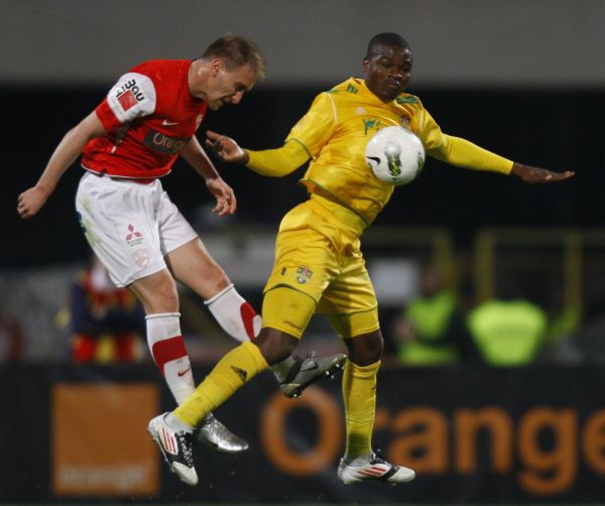 VIDEO Dinamo ZERO, Vaslui BELLO » Golul nigerianului îi bagă pe "cîini" în comă. Cine ia titlul?