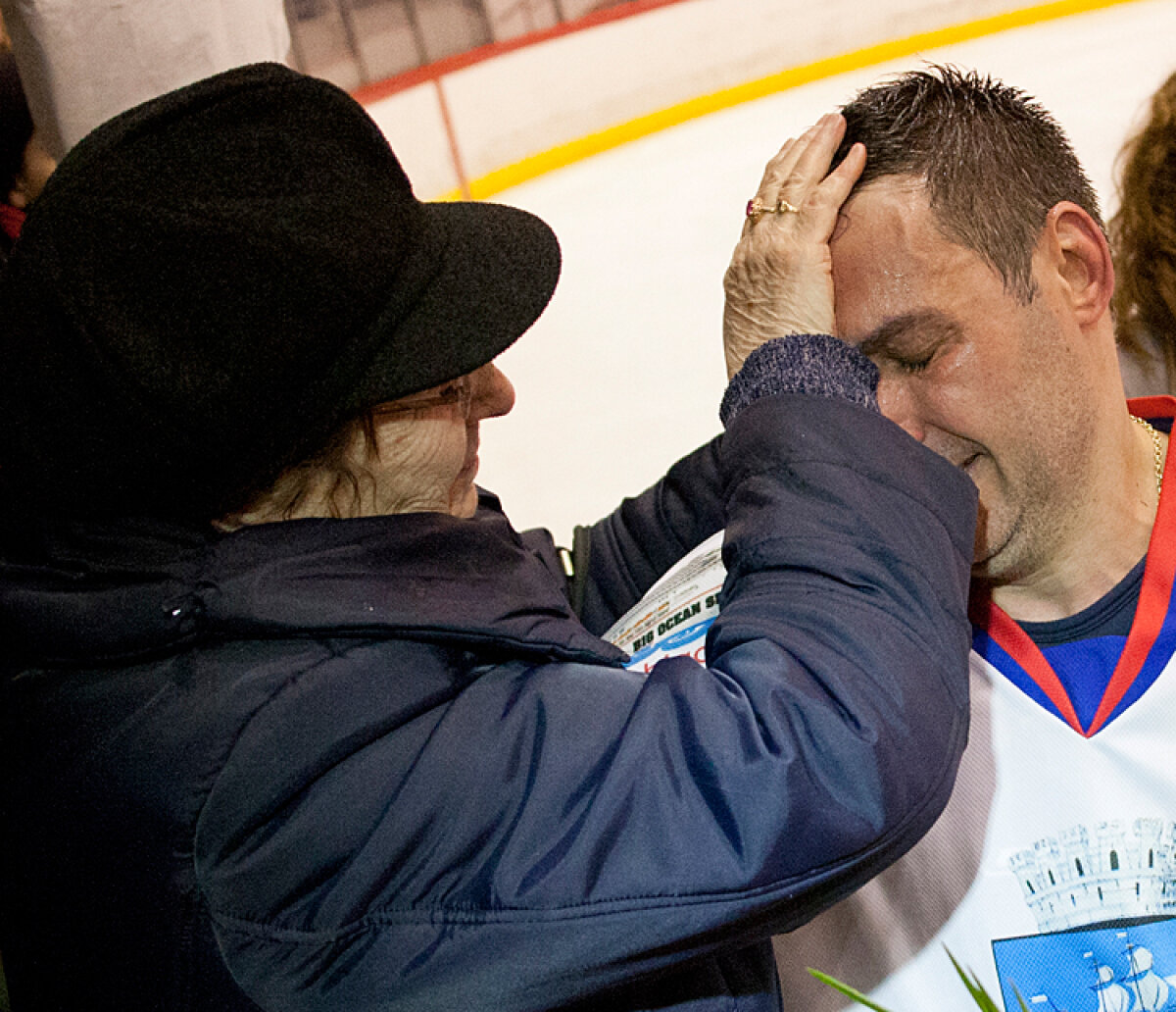 S-a retras bunicul hocheiului românesc: "Mulţumesc, mamă, că mi-ai pus patinele-n picioare"