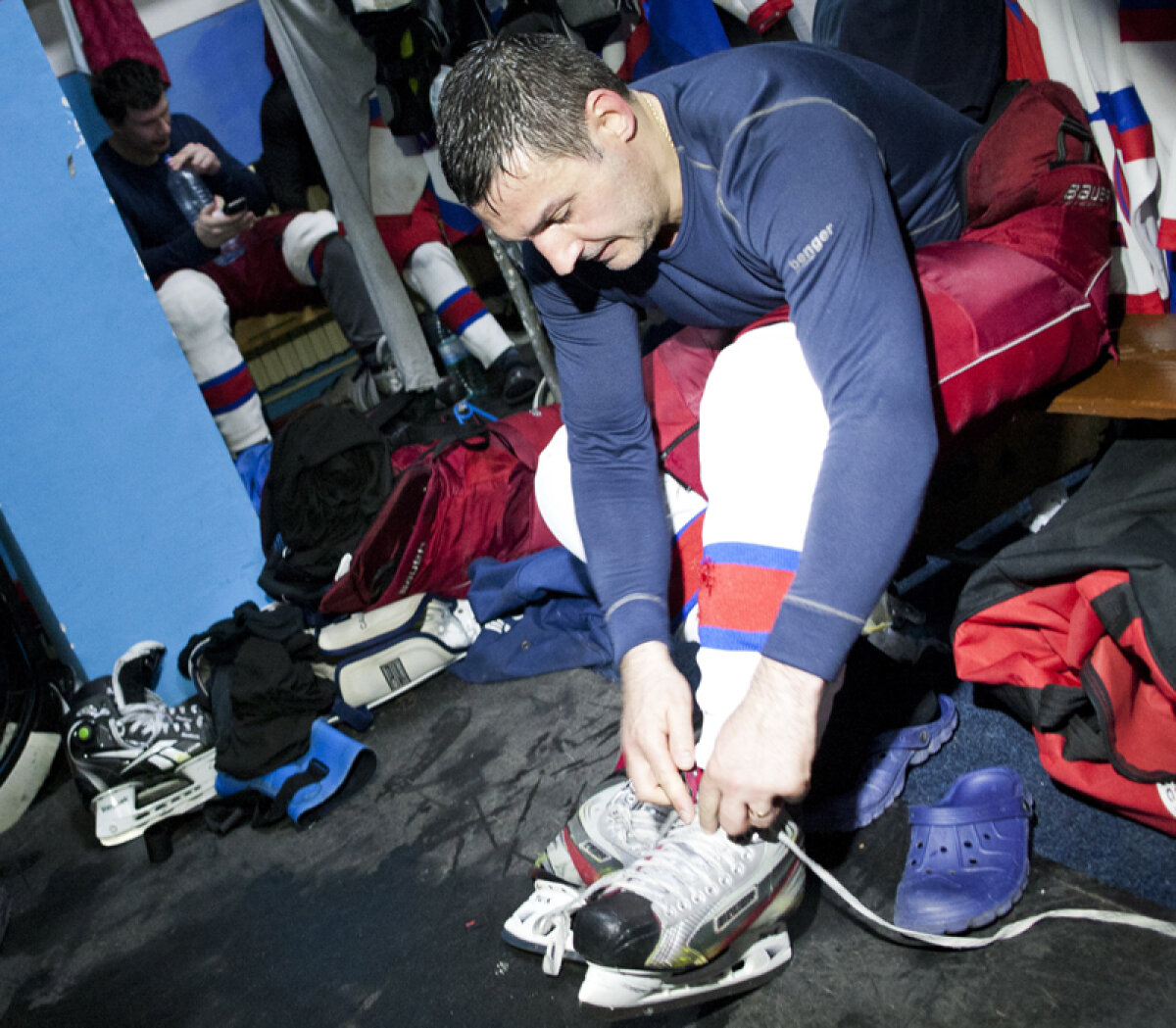 37 de ani de carieră în 7 imagini » O incursiune în viaţa celui mai longeviv hocheist român